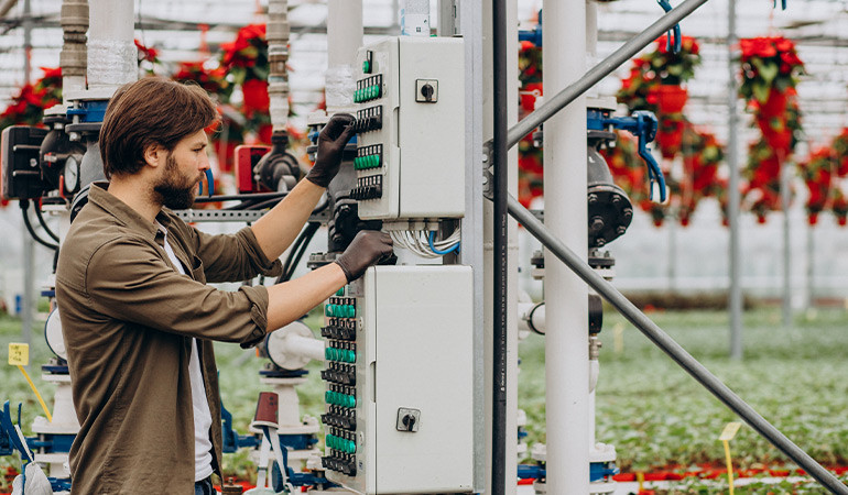 Electrical-technicians-operator-